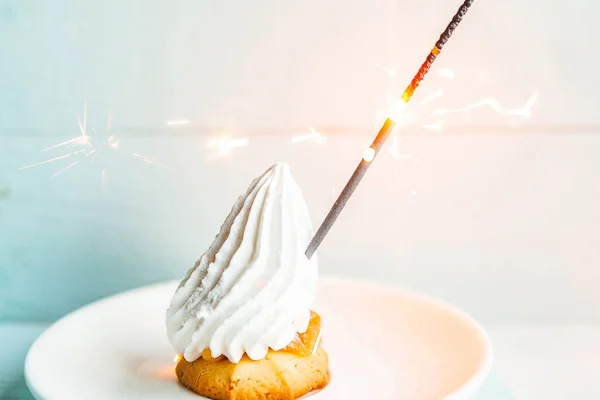 Tårta Med Glitter Blå Bakgrund — Stockfoto