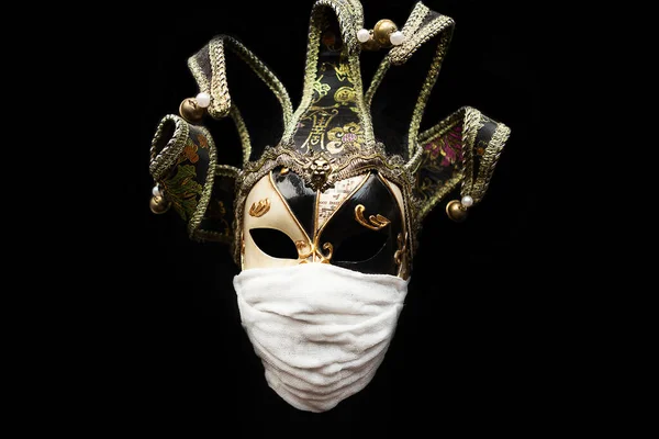 Máscara Venecia Una Máscara Médica Sobre Fondo Negro Concepto Covid19 — Foto de Stock