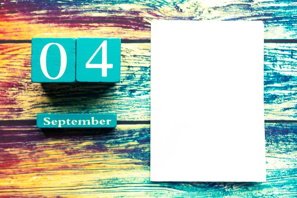 Září Dřevěný Ručně Vyrobený Kalendář Bílý Mockup Prázdné Dřevěném Pozadí — Stock fotografie