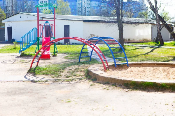 Leerer Spielplatz Der Innenstadt Quarantäne Konzept — Stockfoto