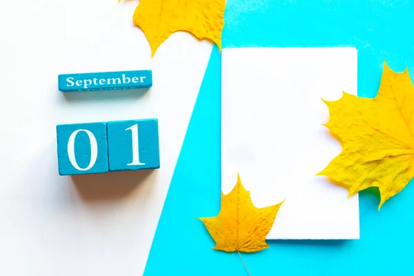 September Handgemachter Kalender Aus Holz Und Weiße Mockup Rohlinge Mit — Stockfoto