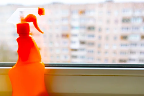 Pencere Kenarındaki Temizlik Aracı Metin Için Alanı Kopyala — Stok fotoğraf