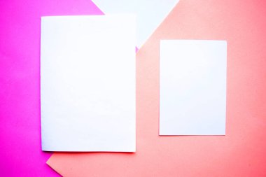 Geometrik renk arkaplanındaki yuvarlak model şablonu. Minimum konsept. Metin için alanı kopyala