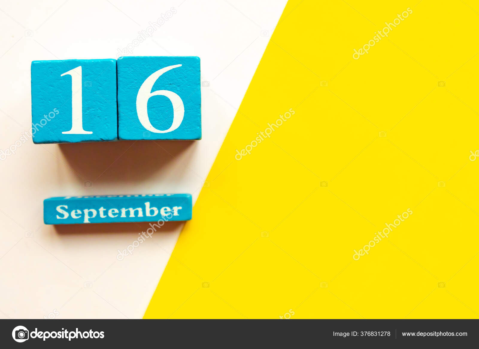 9月16日空的黄白色几何背景木制手工日历 图库照片 C Chisi666 376831278