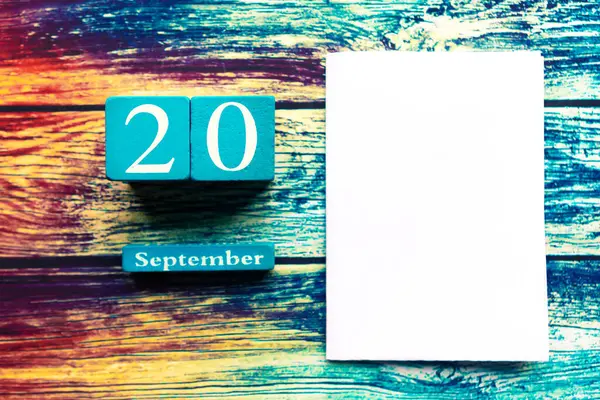 September Handgemachter Kalender Aus Holz Und Weiße Mockup Rohlinge Auf — Stockfoto