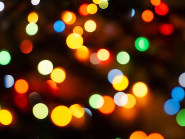 Noel ışığı arka planı. Parlak tatil arkaplanı. Odaklanmış Arkaplan. Bulanık Bokeh.