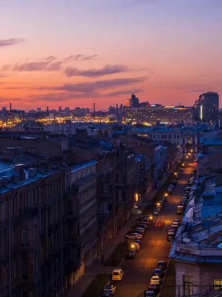 Город на закате. Летняя панорама Санкт-Петербурга — стоковое фото