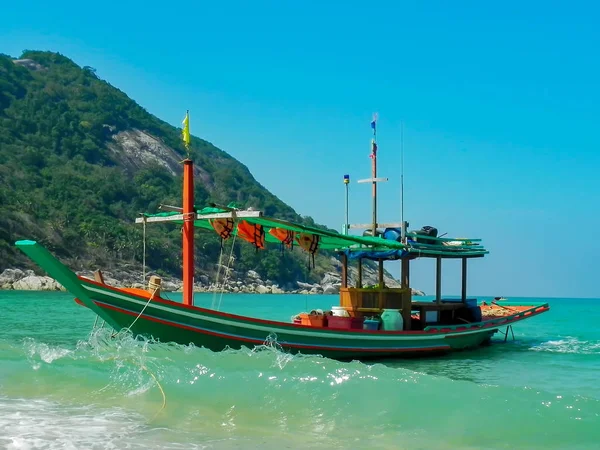 Tropical beach, traditional long tail boats, Gulf of Thailand, Thailand — Stock Photo, Image