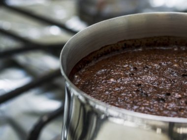 Çelik bir Türk 'te öğütülmüş kahve..