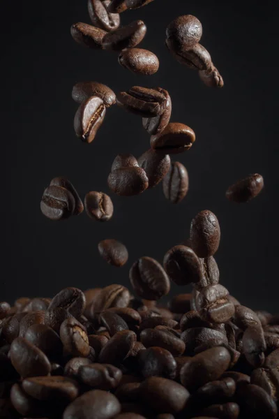 Falling Coffee Beans Dark Background — Stock Photo, Image