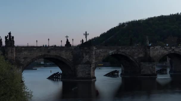Time lapse shot of the Charles Bridge, Prague, Czech Republic — ストック動画