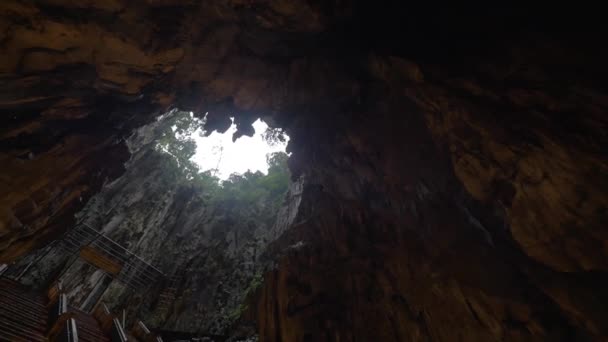 Vue intérieure des grottes de Batu, Malaisie — Video