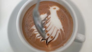 Latte Kahve krem resim ile karıştırma
