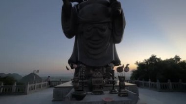 Büyük Bain Dinh Tapınağı, Vietnam Maitreya Buda heykeli