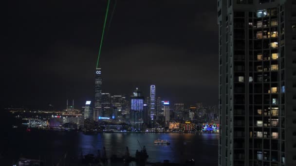 Espectáculo de luz en Hong Kong por la noche — Vídeos de Stock