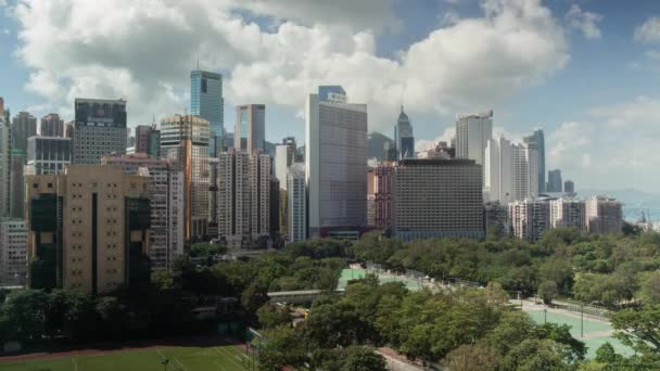 Zeitraffer der Wolken, die über den Hongkong segeln — Stockvideo