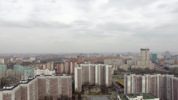 Московский городской пейзаж с жилым районом, вид с воздуха — стоковое видео