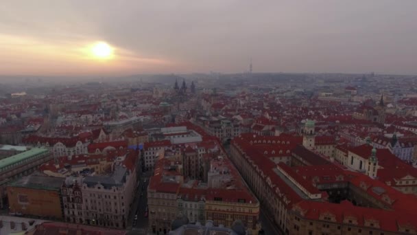 프라하 도시 풍경, 새벽에 공중 보기 — 비디오