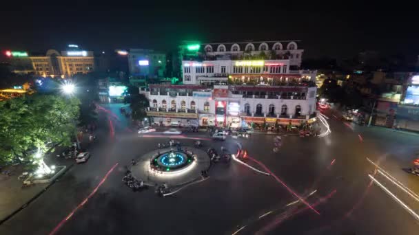 Timelapse del traffico notturno sulla piazza centrale di Hanoi, Vietnam — Video Stock