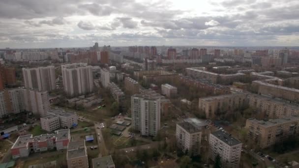 Panoramic aerial view of one of the districts of Moscow, cloudy weather. Urban cityscape from quadrocopter — Stock Video