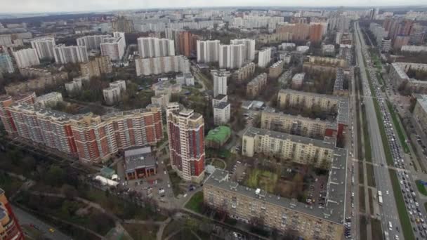 Flygande över Moskva och Leninsky Avenue — Stockvideo