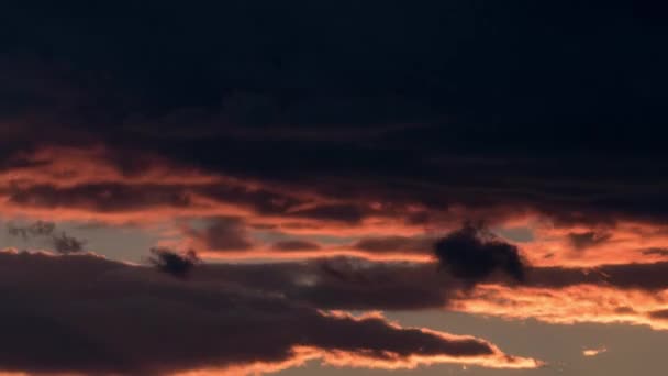 Timelapse de nuvens escuras no céu da noite — Vídeo de Stock