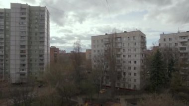 Multistorey ev ve bahçede Moskova havadan görünümü