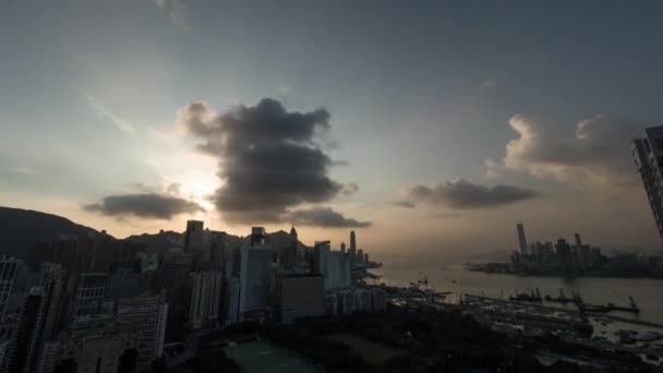 Timelapse del atardecer y la noche llegando a Hong Kong — Vídeo de stock