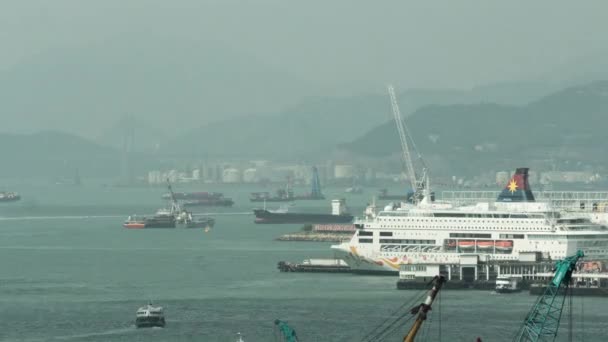 Timelapse van verkeer van het schip in de haven van Hong Kong — Stockvideo