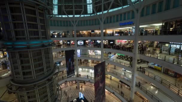 游戏中时光倒流的苏丽雅 Klcc 购物商场在吉隆坡举行 — 图库视频影像