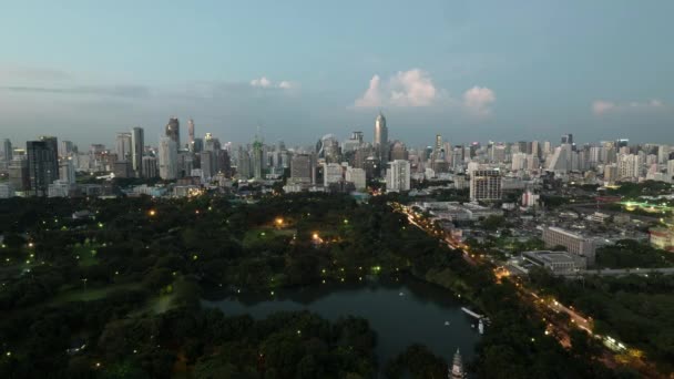 游戏中时光倒流的曼谷市，晚上城市景观 — 图库视频影像