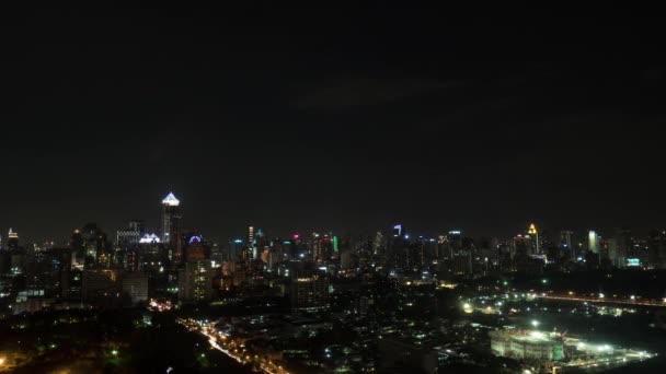 Timelapse de noche iluminado ciudad de Bangkok, Tailandia — Vídeo de stock