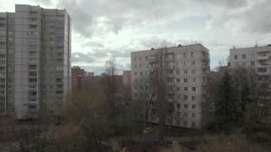 Multistorey ev ve bahçede Moskova havadan görünümü