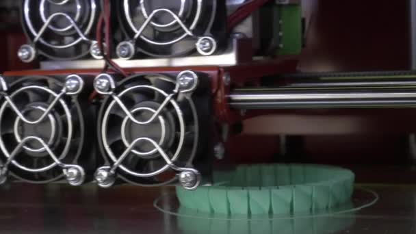 Machine d'impression 3D à l "œuvre pour la création d'un nouvel objet — Video