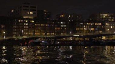 Amsterdam 'da gece su turu