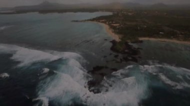 Mauritius Adası kıyı şeridinin havadan görünüşü