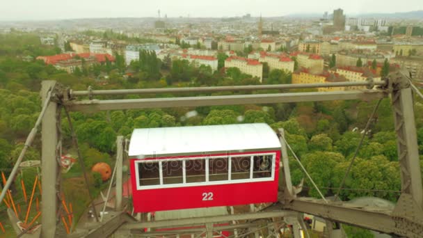 Close up vista aérea da roda gigante do solo, Viena, Áustria — Vídeo de Stock