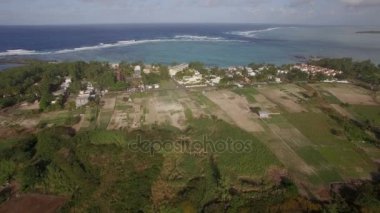 Mauritius Adası ve Hint Okyanusu havadan görünümü