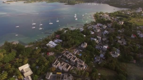 Mauritius Island och yachter i vyn bay, antenn — Stockvideo