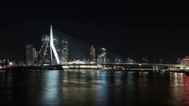 Erasmus Bridge Rotterdam trafik Timelapse gece atış