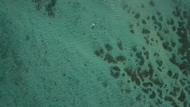 Volando de la costa al continente de la isla de Mauricio — Vídeos de Stock