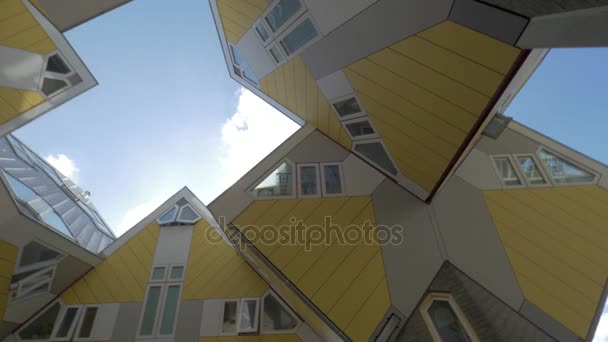 鹿特丹的立方体房子，从下面看 — 图库视频影像