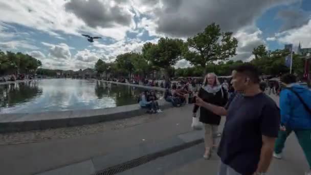 Timelapse de tráfico de turistas en el I Amsterdam eslogan cerca de Rijksmuseum — Vídeo de stock