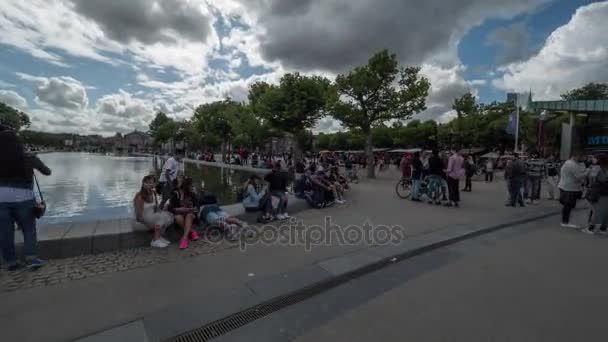 Zeitraffer-Ansicht des Amsterdam-Schildes und der Menschen auf amsterdams museumplein, Niederlande — Stockvideo