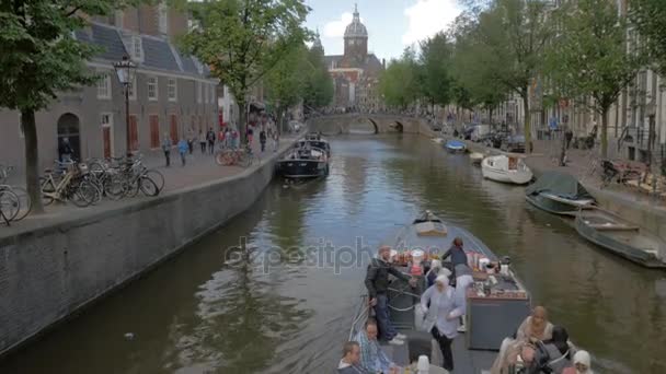 Amsterdam tekne ile yolculuk — Stok video