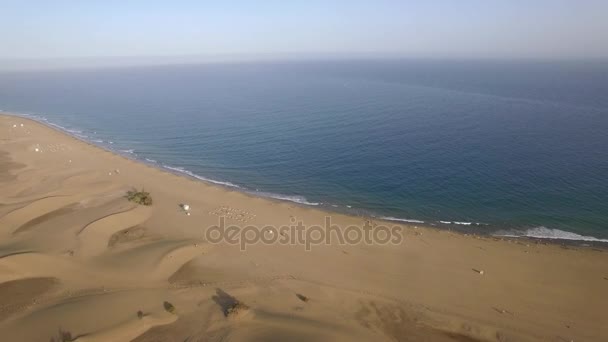 Flying over the coast and blue ocean — Stock Video