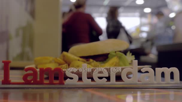 Jídlo v Amsterdamu, Nizozemsko — Stock video