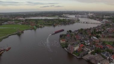 Hollandalı İlçesi Nehri kıyısında, havadan görünümü