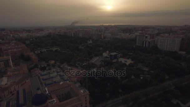 Stadsbilden i Valencia med hus och park, Flygfoto — Stockvideo