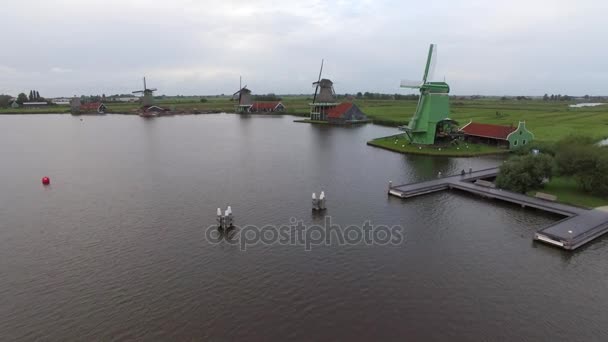 Escena rural aérea con molinos de viento en Holanda — Vídeos de Stock